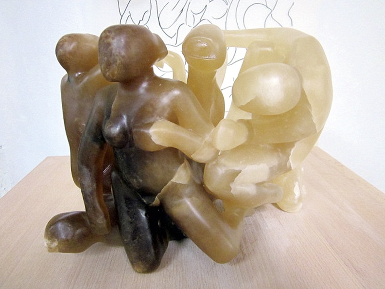 Bickel Berthold · 01 · „Reigen“ · Skulptur aus Alabaster · 26 x 20 x 20 cm · 2015.jpg