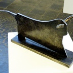 Jaensch Uwe · 02 · „Stier“ · Eisen - Schlachterbeil zugeschnitten und geschliffen · 34 x 8 x 20 cm · 2012